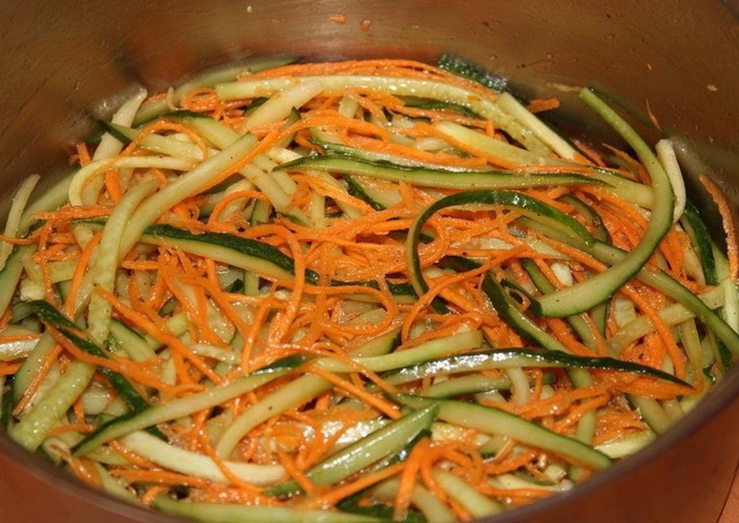 Огурцы по-корейски с морковью